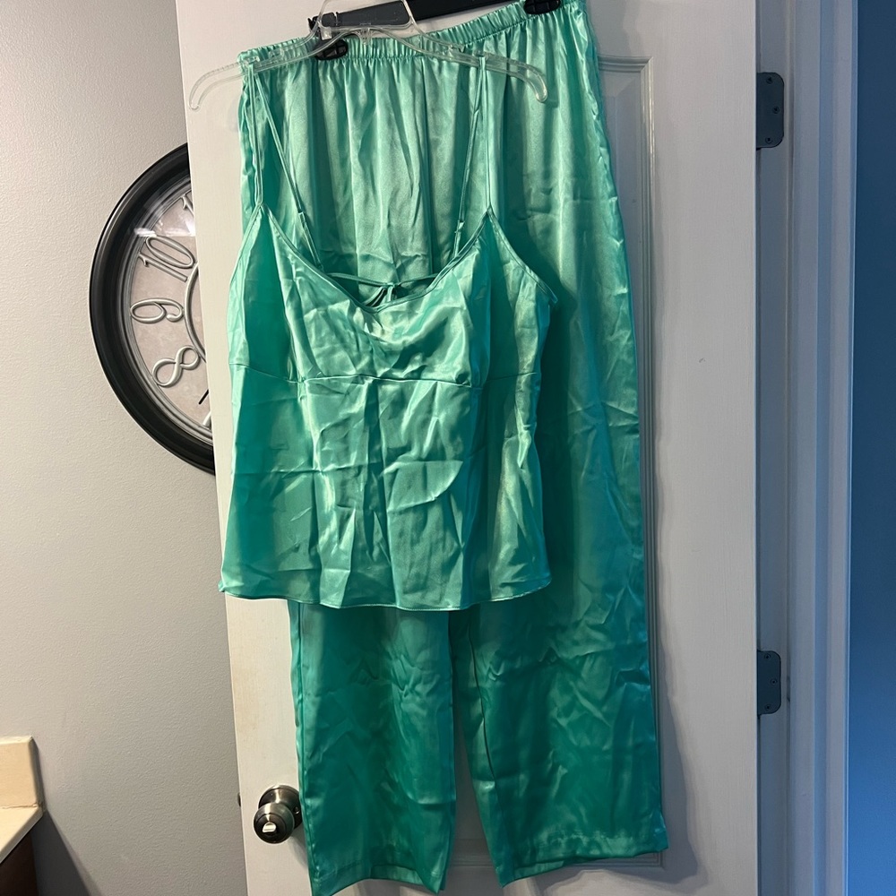 NWT 2 piece set by California Dynasty size XL